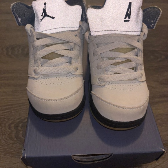 Jordan 5 A Ma Maniere Kids White and Black Sneakers - Picture 3 of 4
